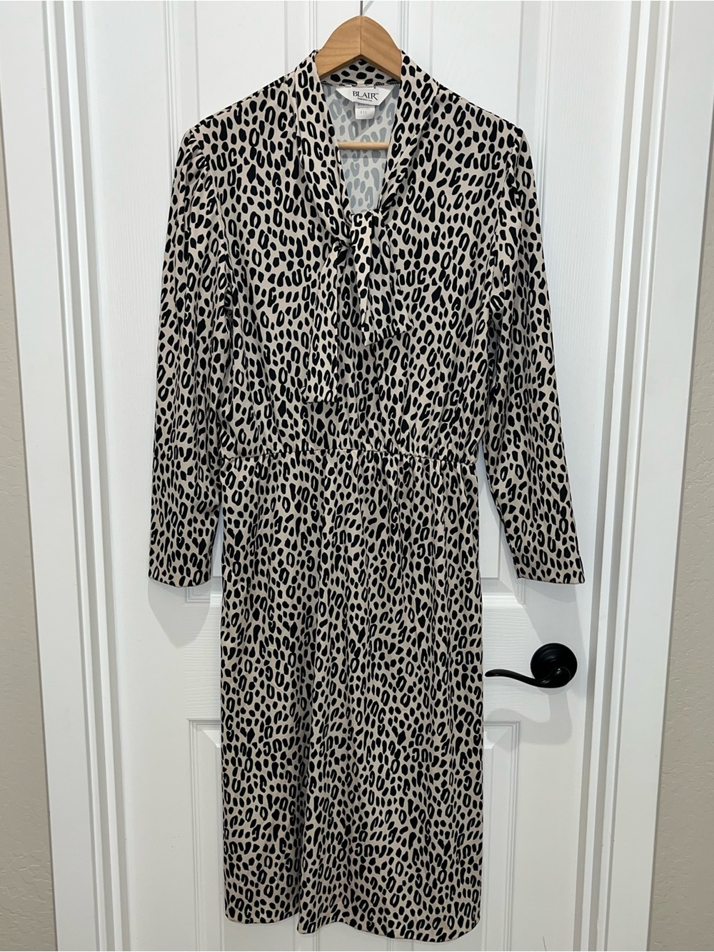 BLAIR 80's/ 90's Beige and Black Leopard-Print Tie-Neck Long Sleeve Dress